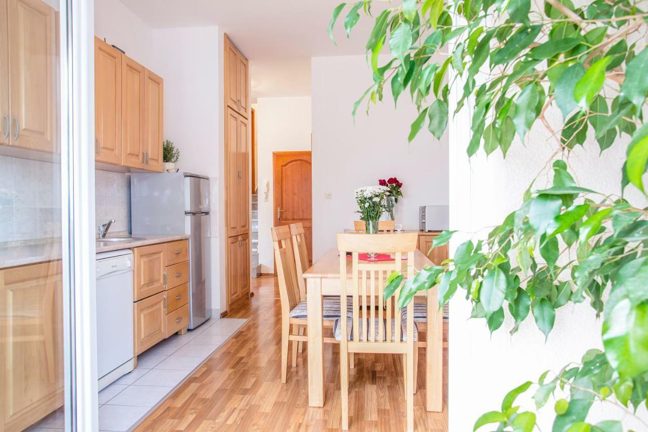 Larus-M Apartments Мимице Экстерьер фото